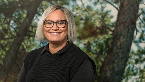 linda häntak|Linda Häntak (Gnesta, 34 år) .
